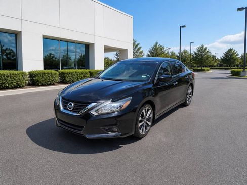 Used 2017 Nissan Altima 2.5 S w/ Power Driver Seat Package FWD image 1