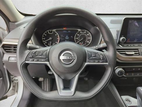 Used 2023 Nissan Altima 2.5 SV FWD image 24