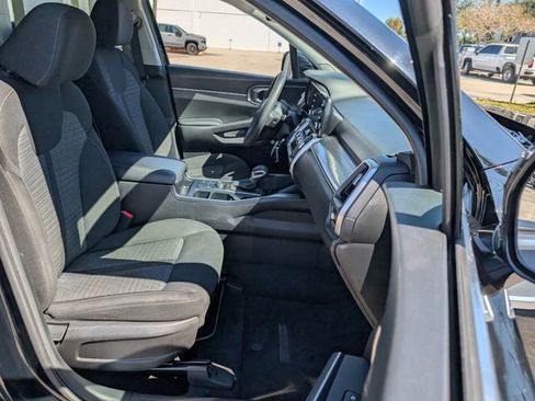 Used 2023 Kia Sorento LX image 19
