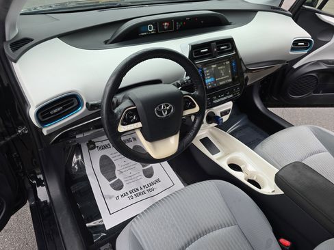Used 2016 Toyota Prius Three image 17