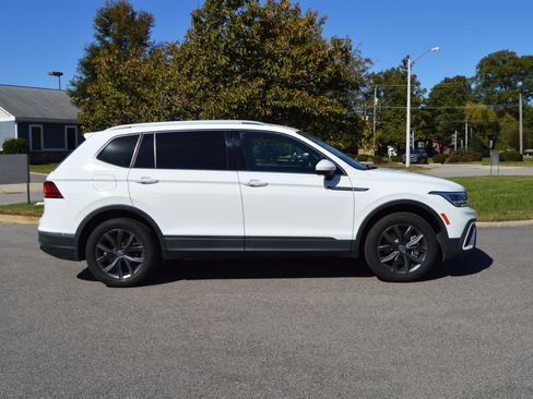 Used 2022 Volkswagen Tiguan SE image 7