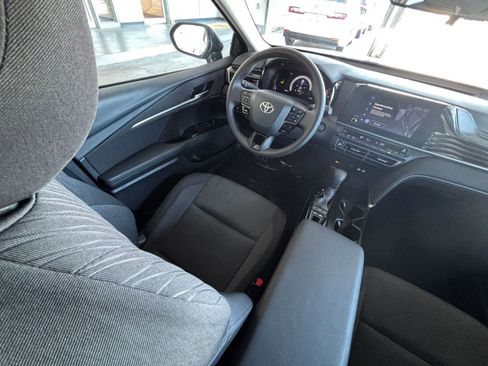 Used 2025 Toyota Camry LE image 38