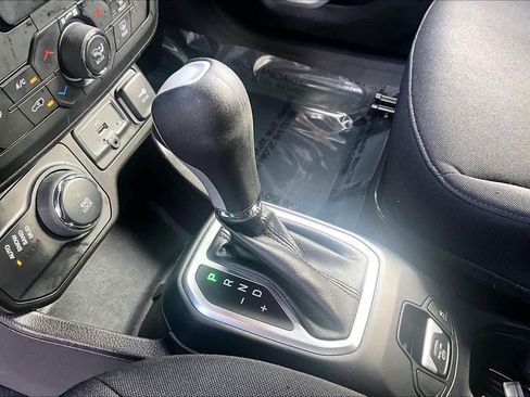 Used 2021 Jeep Renegade Latitude image 17