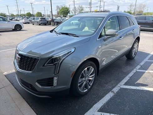 Used 2024 Cadillac XT5 Premium Luxury AWD/4WD image 2