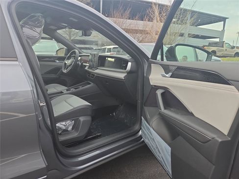 New 2026 Volkswagen Tiguan SE R-Line image 26