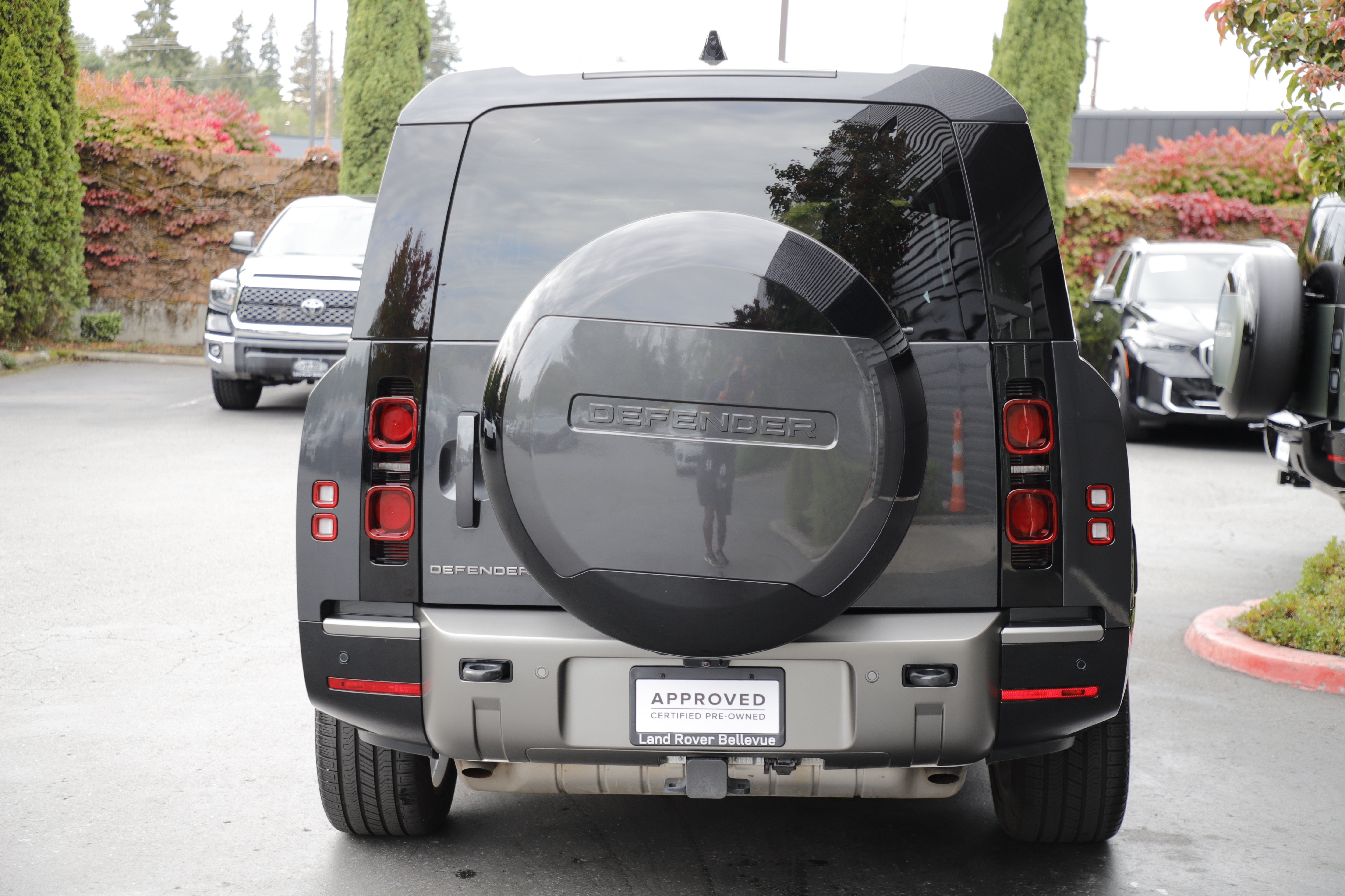 Certified 2025 Land Rover Defender 130 X-Dynamic SE AWD/4WD image 5