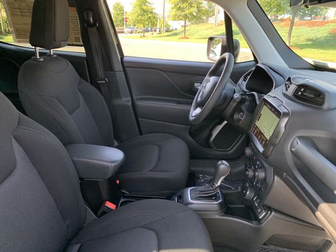 Certified 2023 Jeep Renegade Latitude AWD/4WD image 35