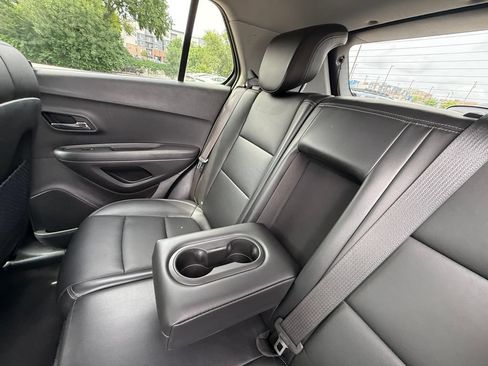 Used 2018 Chevrolet Trax Premier w/ Midnight Edition FWD image 30