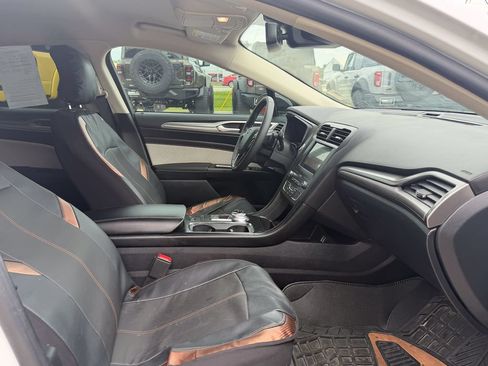 Used 2019 Ford Fusion SE w/ Equipment Group 151A FWD image 18