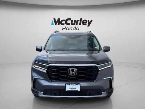 Certified 2025 Honda Pilot Touring image 9