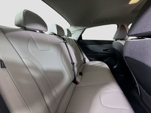 Used 2025 Hyundai Elantra Limited image 27