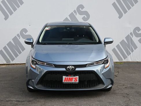 Used 2022 Toyota Corolla LE FWD image 2