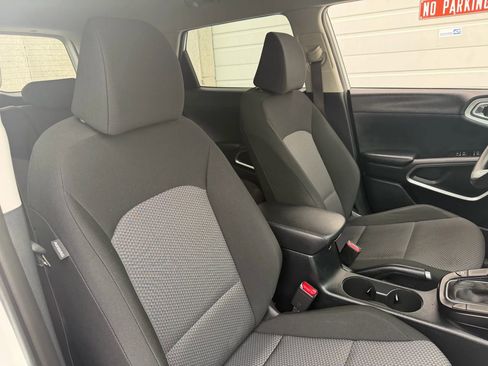 Used 2022 Kia Soul LX image 6