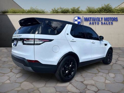 Used 2018 Land Rover Discovery SE image 3