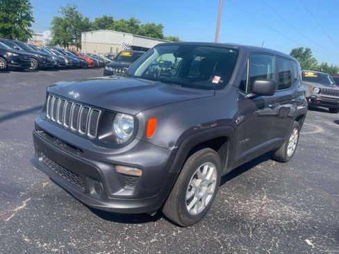 Used 2023 Jeep Renegade Latitude AWD/4WD image 2