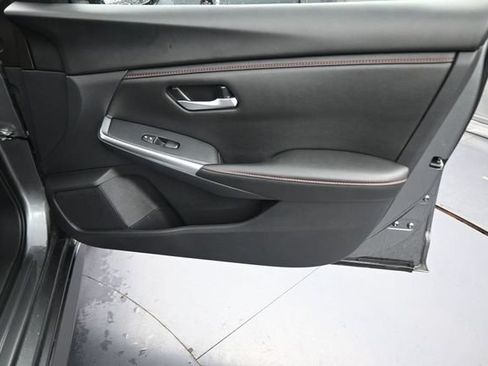Used 2025 Nissan Sentra SR FWD image 13
