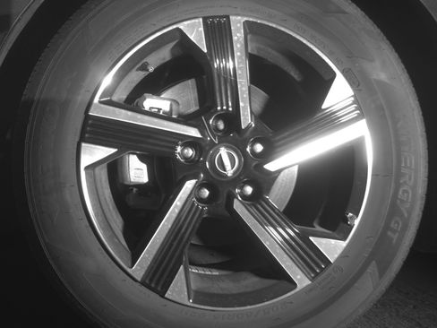 Used 2025 Nissan Sentra SV FWD image 12