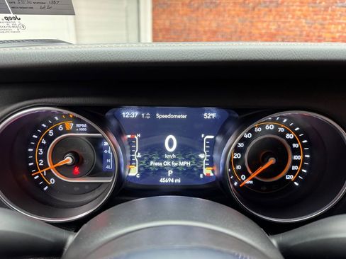 Used 2023 Jeep Gladiator Overland AWD/4WD image 16