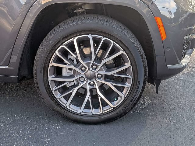 Used 2024 Jeep Grand Cherokee L Summit AWD/4WD image 11