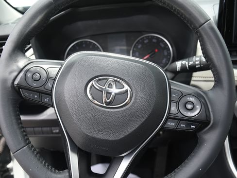 Used 2019 Toyota RAV4 XLE Premium FWD image 13