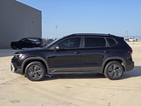 Used 2025 Volkswagen Taos S w/ Taos MDO Package FWD image 5