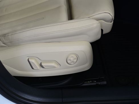 Used 2023 Audi A4 2.0T Premium w/ Convenience Package image 12