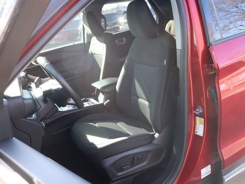 Used 2023 Ford Explorer XLT image 29