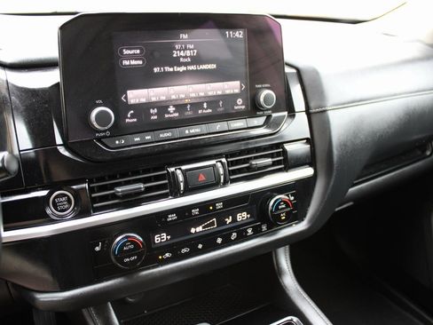 Used 2024 Nissan Pathfinder SV image 7