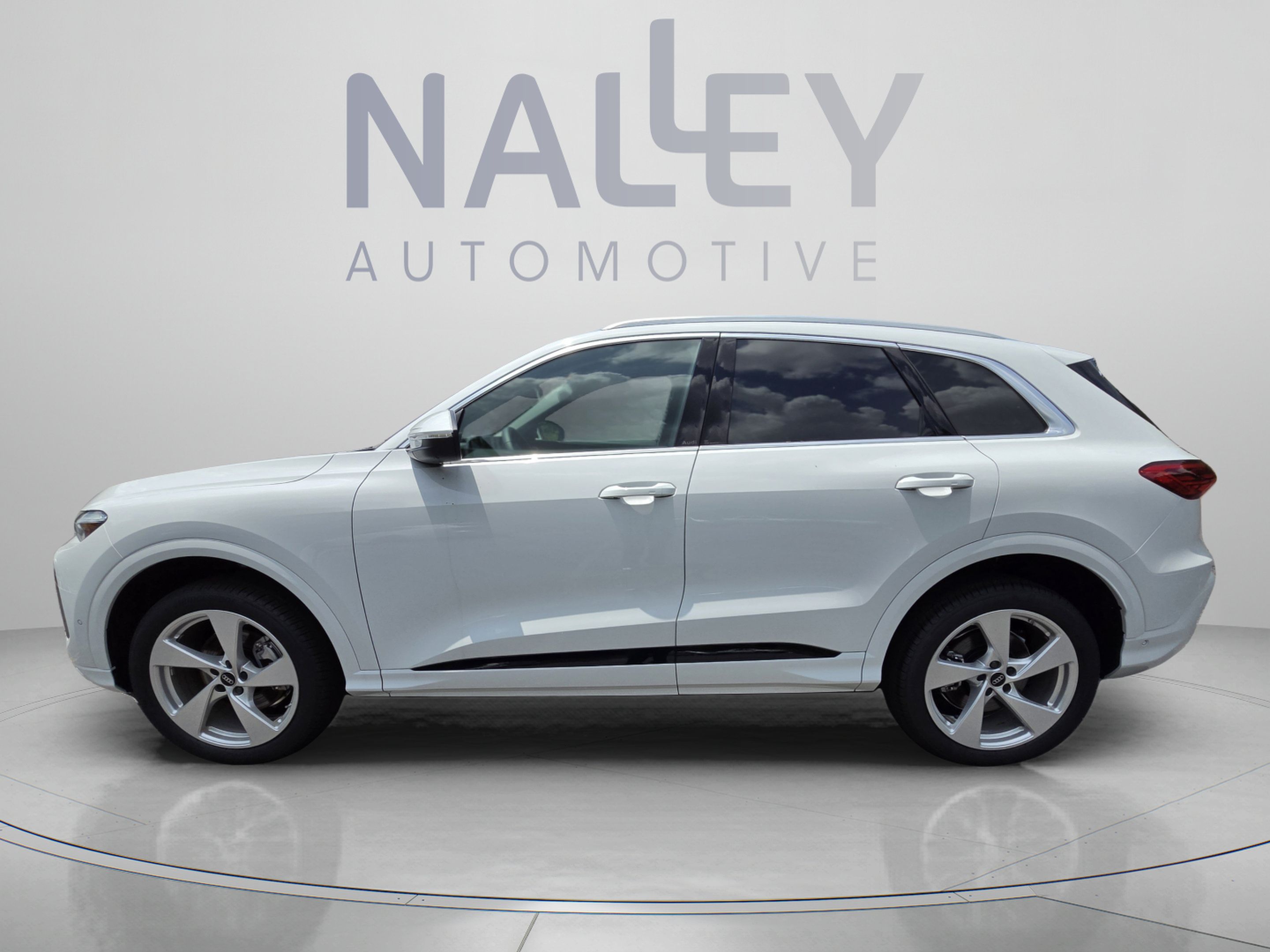 New 2025 Audi Q5 Premium Plus AWD/4WD image 3