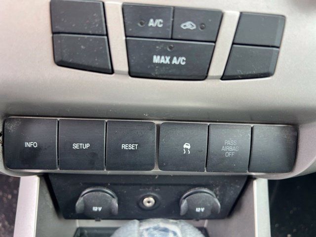 Used 2010 Ford Focus SE FWD image 19