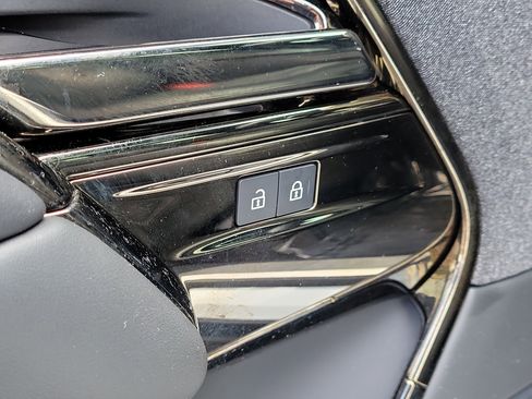 Used 2024 Land Rover Range Rover Sport SE image 19