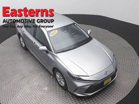 Used 2025 Toyota Camry LE w/ Convenience Package FWD image 3