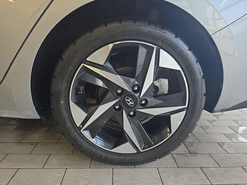 Used 2021 Hyundai Elantra Limited w/ Cargo Package FWD image 34
