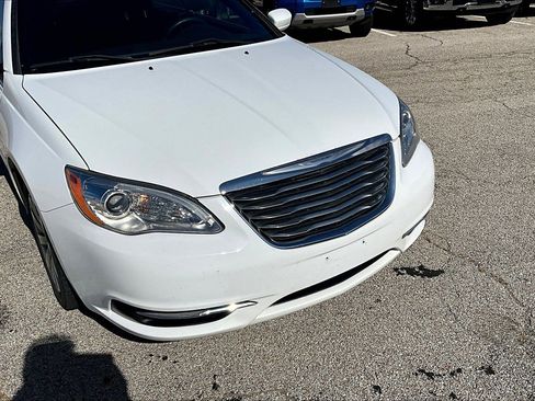 Used 2012 Chrysler 200 Touring image 3