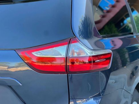 Used 2019 Toyota Sienna LE image 8