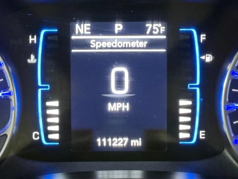 Used 2017 Chrysler Pacifica Touring-L w/ Tire & Wheel Group FWD image 15