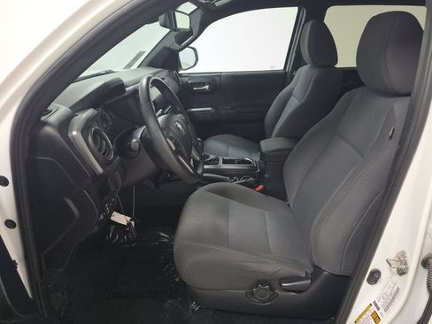 Used 2019 Toyota Tacoma TRD Off-Road AWD/4WD image 8