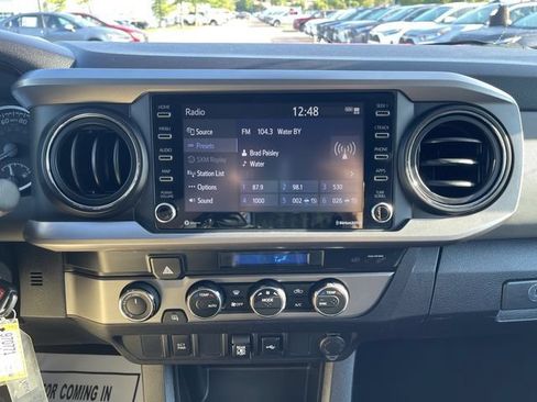 Certified 2022 Toyota Tacoma SR5 AWD/4WD image 17
