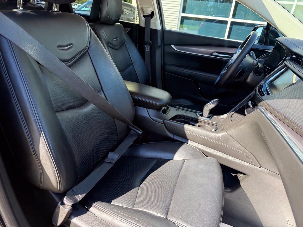 Used 2017 Cadillac XT5 Luxury w/ Driver Awareness Package FWD image 11