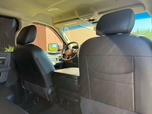 Used 2018 RAM 1500 Classic SLT AWD/4WD image 32