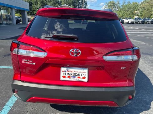 Used 2025 Toyota Corolla Cross LE FWD image 8