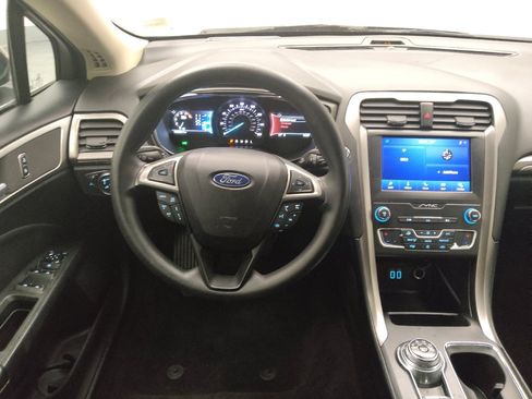Used 2020 Ford Fusion SE FWD image 22