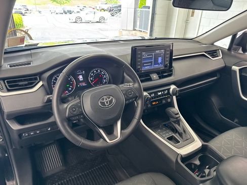 Certified 2021 Toyota RAV4 XLE w/ XLE Grade Weather Package AWD/4WD image 16