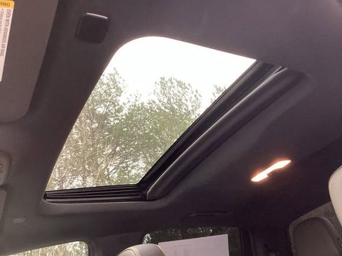 Used 2024 Chevrolet Colorado ZR2 w/ ZR2 Convenience Package III image 65