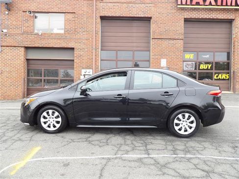 Used 2020 Toyota Corolla LE image 2