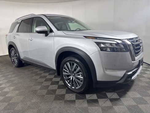 Used 2025 Nissan Pathfinder SL w/ SL Premium Package image 1