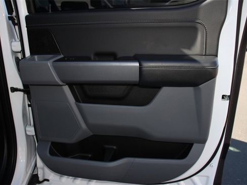 Certified 2022 Ford F150 XLT w/ Equipment Group 302A High image 26