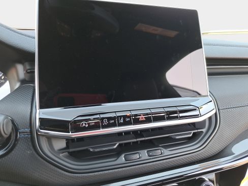 New 2026 Jeep Compass Latitude image 19