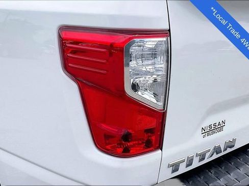 Used 2021 Nissan Titan SV w/ SV Convenience Package AWD/4WD image 23