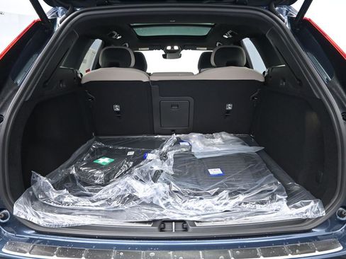 New 2026 Volvo XC60 B5 Plus w/ Protection Package Premier image 25